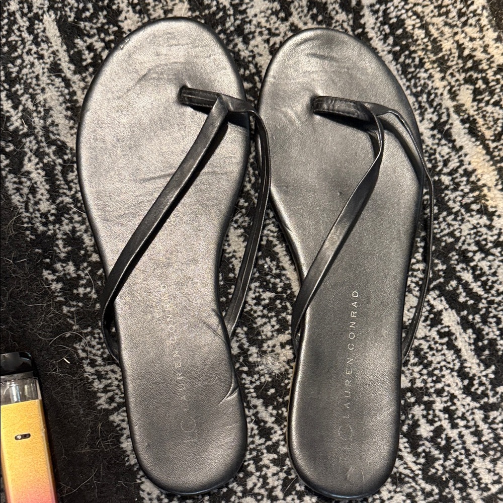 LC Lauren Conrad Sleek Black flip flops